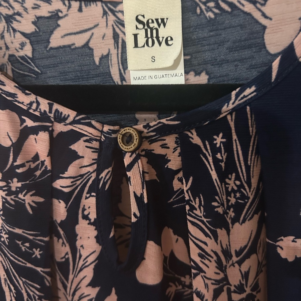 Sew In Love Navy & Pink Floral Sleeveless Top | NWT | Sizes S & M | Office-Ready - Picture 3 of 4